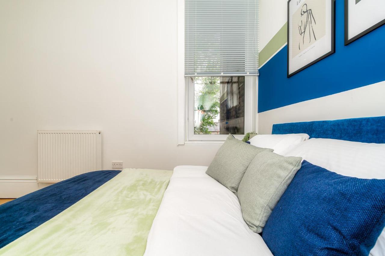 Cosy Retreat - Charming 2-Bed Apartment กรีน็อค ภายนอก รูปภาพ