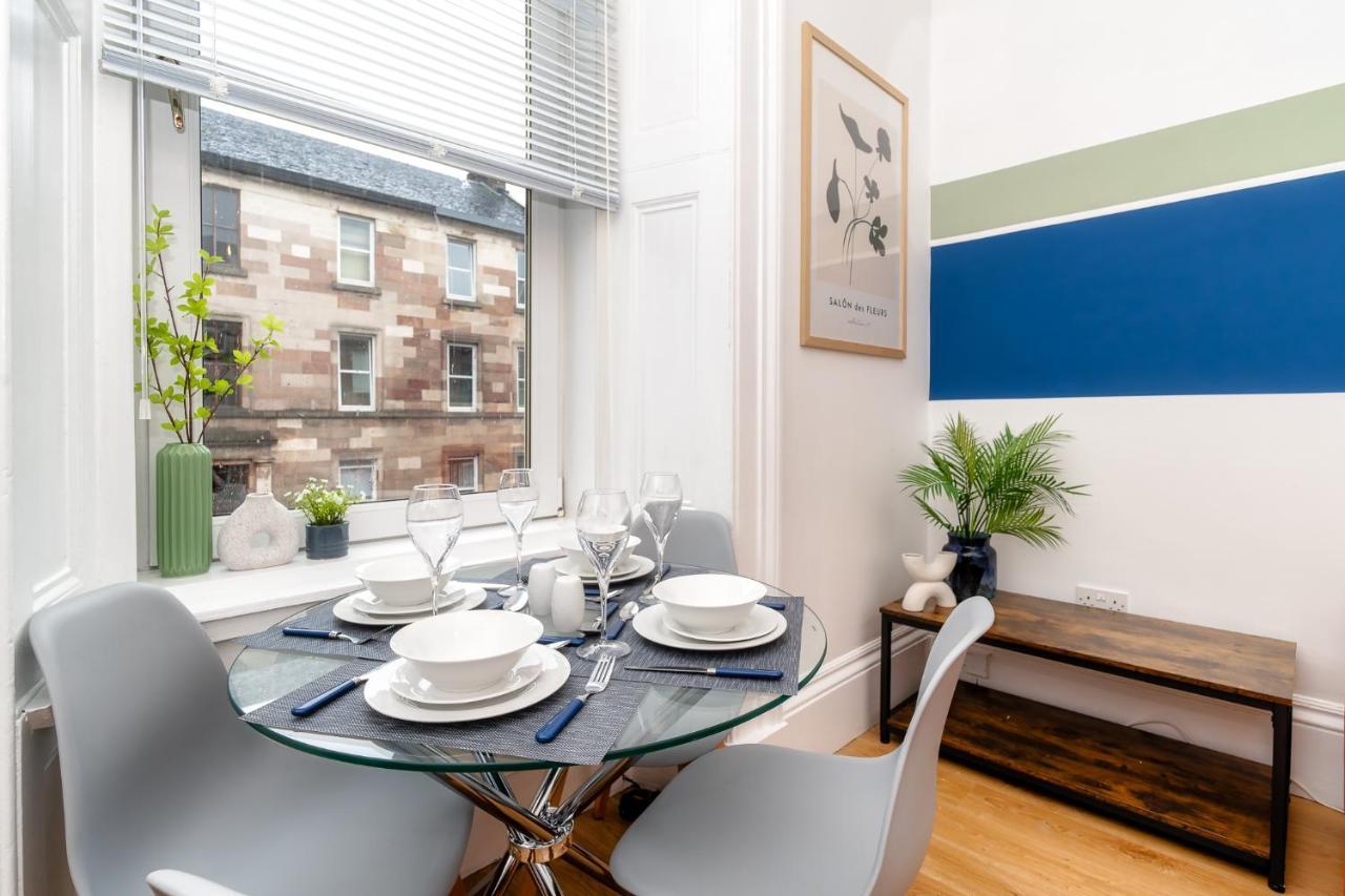 Cosy Retreat - Charming 2-Bed Apartment กรีน็อค ภายนอก รูปภาพ