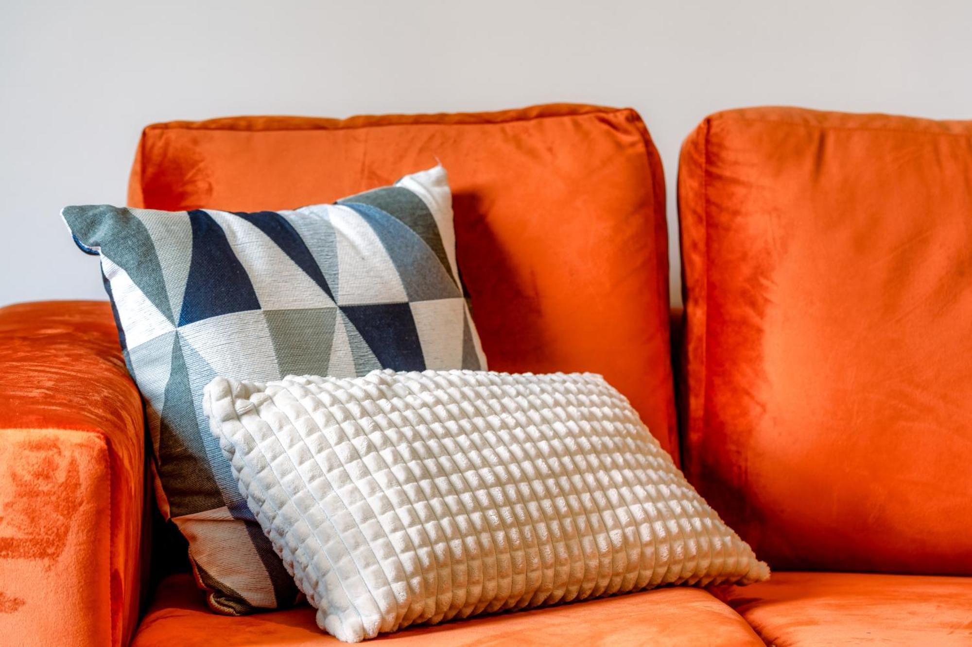 Cosy Retreat - Charming 2-Bed Apartment กรีน็อค ภายนอก รูปภาพ