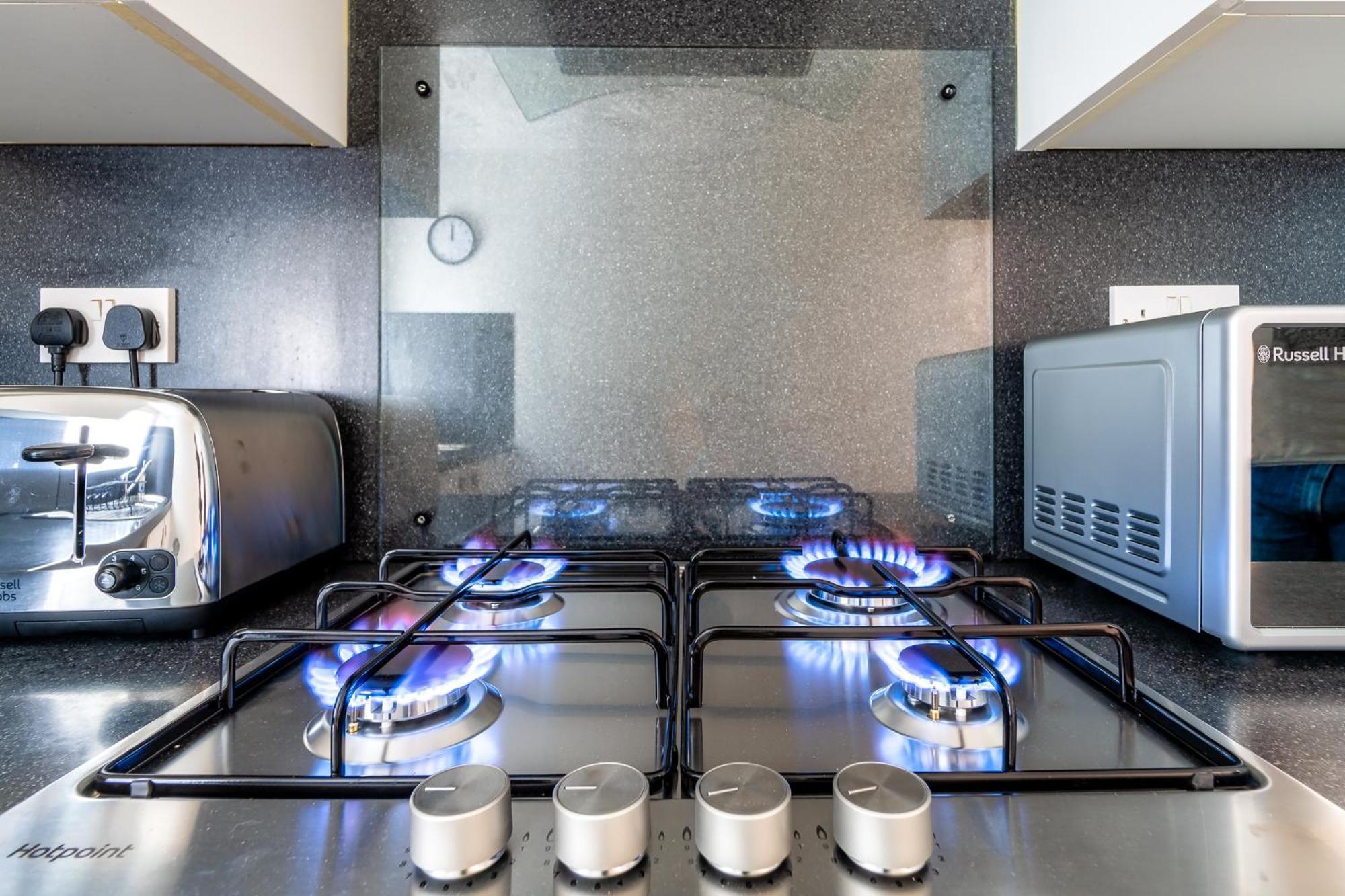 Cosy Retreat - Charming 2-Bed Apartment กรีน็อค ภายนอก รูปภาพ